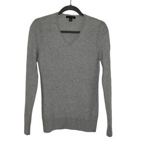 Saks Fifth Avenue Cashmere Pullover V Neck Sweater Size M‎ Gray Classic Preppy